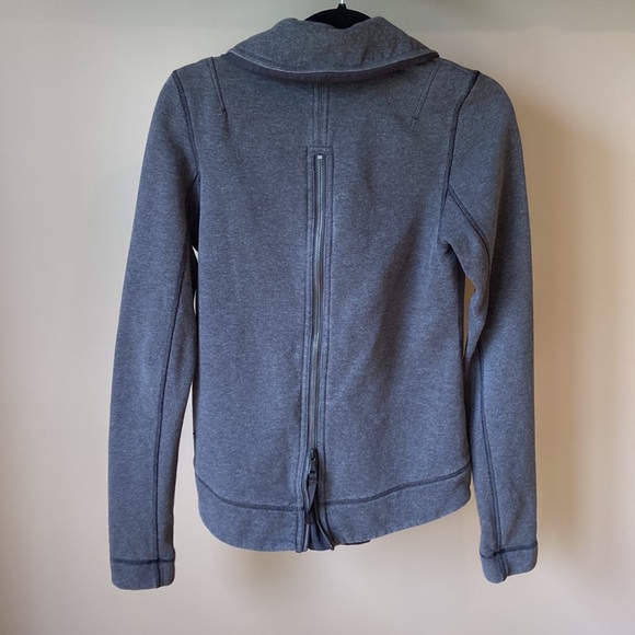 Lululemon en route jacket size 6 - Picture 7 of 9
